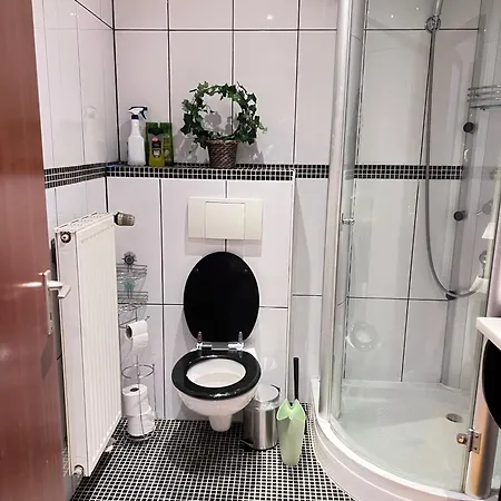 Cozy Flat Near Maastricht Heerlen Aachen شقة *