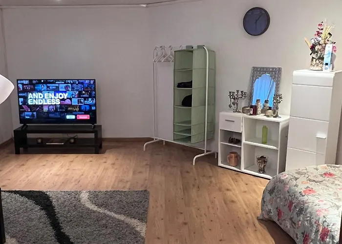 Cozy Flat Near Maastricht Heerlen Aachen 아파트